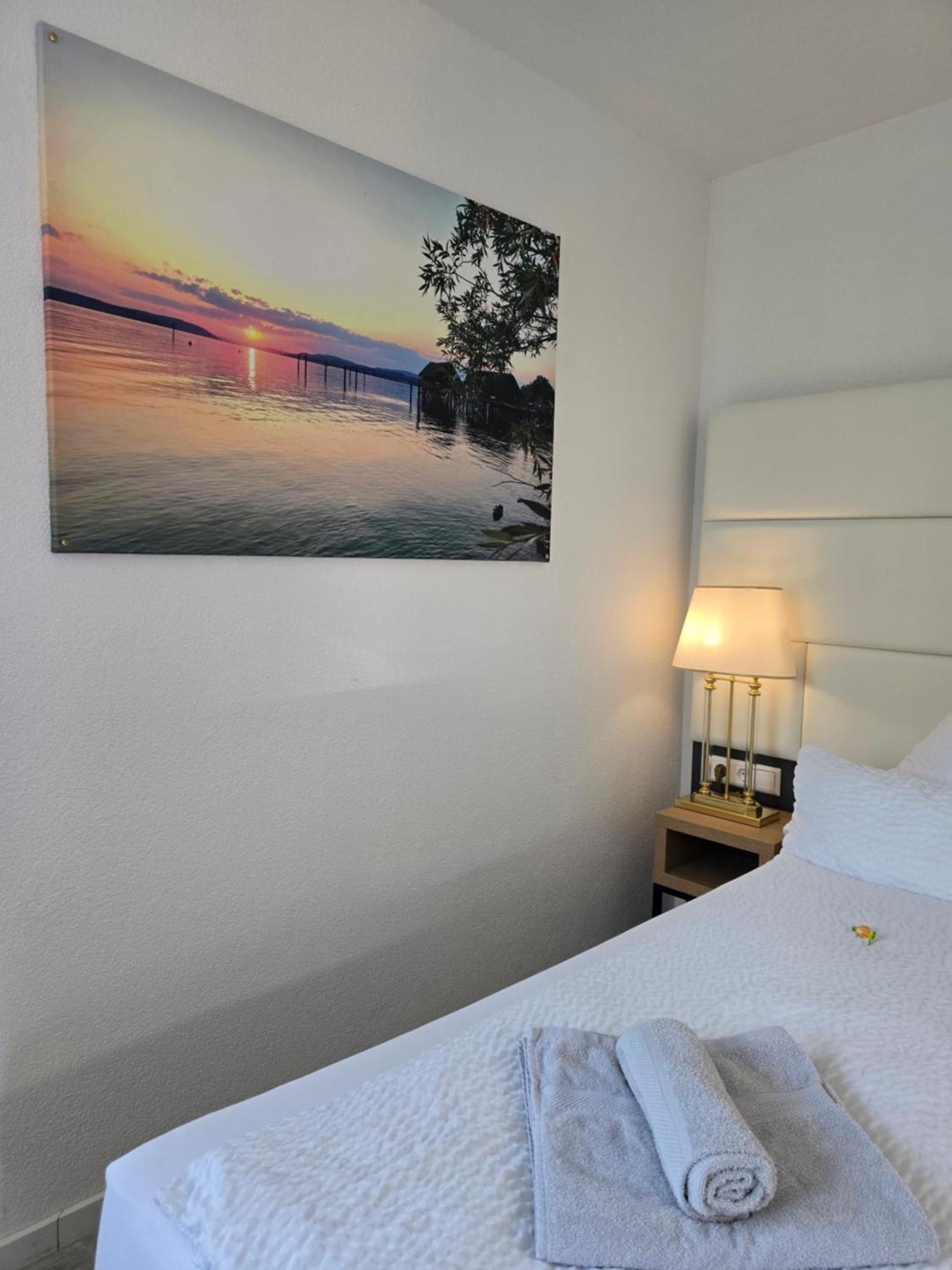 Bodensee Sunshine Zimmer & Apts. Uhldingen-Muehlhofen Exterior photo