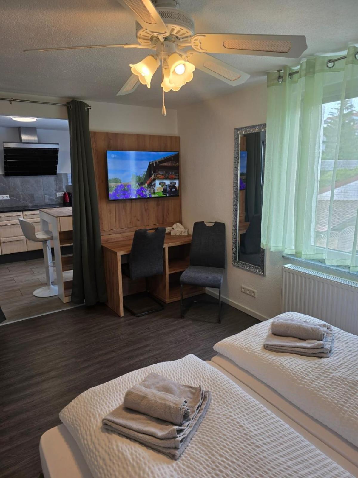 Bodensee Sunshine Zimmer & Apts. Uhldingen-Muehlhofen Exterior photo